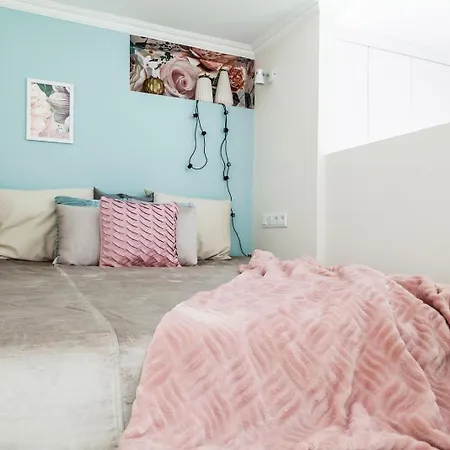 Greta's Rose Apartment