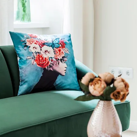 Greta's Rose Apartment