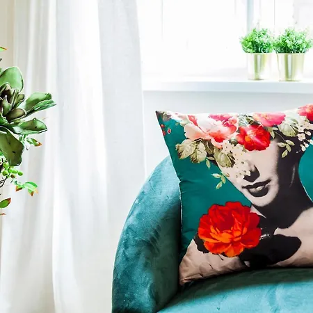 Greta's Rose Apartment *